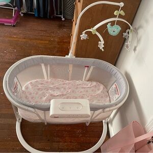 Fisher price soothing bassinet
